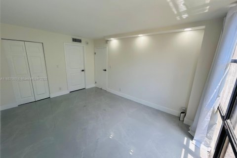 Condo in Sunny Isles Beach, Florida, 1 bedroom  № 1888172 - photo 22