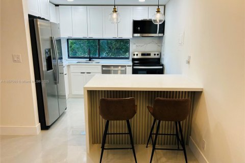 Condo in Sunny Isles Beach, Florida, 1 bedroom  № 1888172 - photo 10