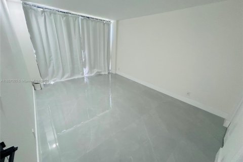 Condo in Sunny Isles Beach, Florida, 1 bedroom  № 1888172 - photo 21
