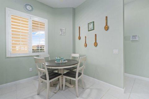 Condo in St. Lucie, Florida, 2 bedrooms № 2146710 - photo 18