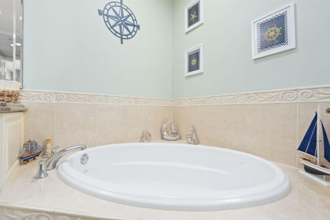 Condo in St. Lucie, Florida, 2 bedrooms № 2146710 - photo 12