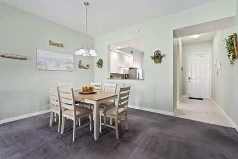 Condo in St. Lucie, Florida, 2 bedrooms № 2146710 - photo 6