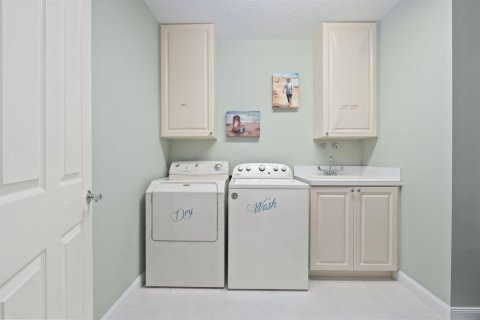 Condo in St. Lucie, Florida, 2 bedrooms № 2146710 - photo 19