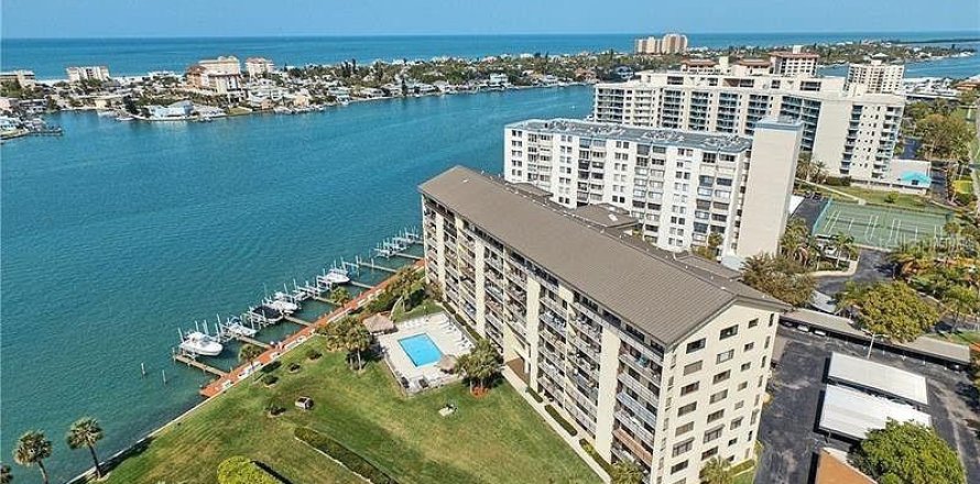 Condo in Clearwater, Florida, 2 bedrooms № 1783441