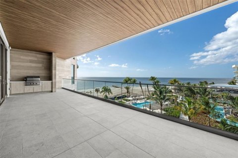 Condominio en venta en Longboat Key, Florida, 3 dormitorios, 388.98 m2 № 1438976 - foto 1