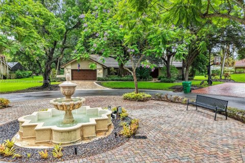 House in Coral Springs, Florida 4 bedrooms, 286.88 sq.m. № 1782089 - photo 6
