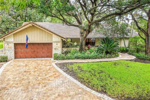 House in Coral Springs, Florida 4 bedrooms, 286.88 sq.m. № 1782089 - photo 2