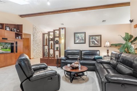 House in Coral Springs, Florida 4 bedrooms, 286.88 sq.m. № 1782089 - photo 13