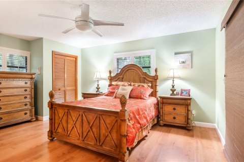 House in Coral Springs, Florida 4 bedrooms, 286.88 sq.m. № 1782089 - photo 23