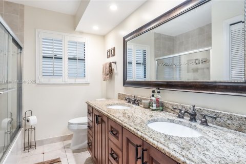 House in Coral Springs, Florida 4 bedrooms, 286.88 sq.m. № 1782089 - photo 20