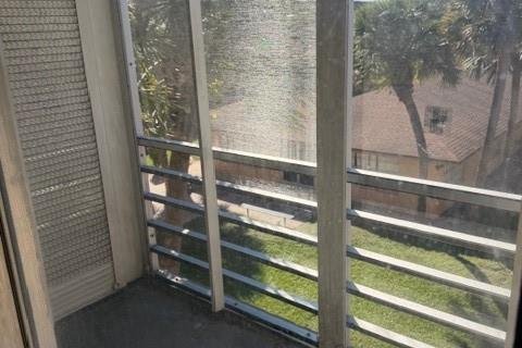 Condo in Lauderhill, Florida, 1 bedroom  № 2183281 - photo 8