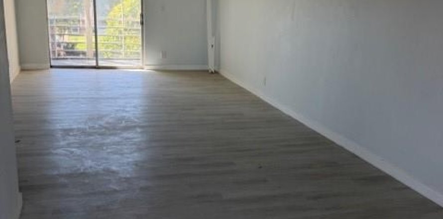 Condo in Lauderhill, Florida, 1 bedroom  № 2183281