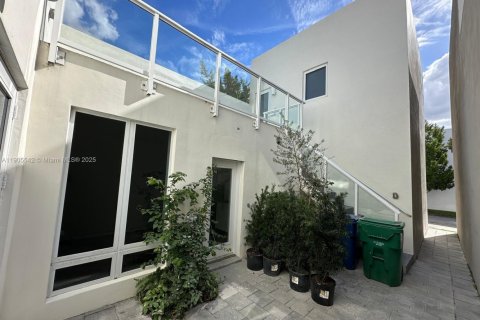 Снять в аренду коммерческую недвижимость в Дорал, Флорида 41.81м2, № 1956216 - фото 7