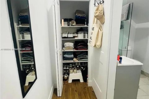 Снять в аренду коммерческую недвижимость в Дорал, Флорида 41.81м2, № 1956216 - фото 3