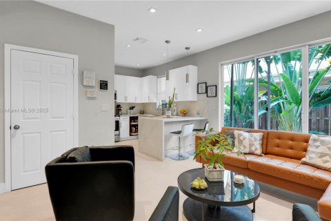 Condo in Miami, Florida, 3 bedrooms  № 1779738 - photo 7