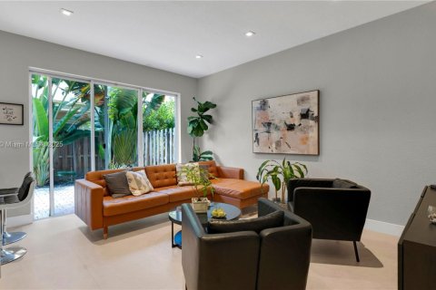 Condo in Miami, Florida, 3 bedrooms  № 1779738 - photo 6