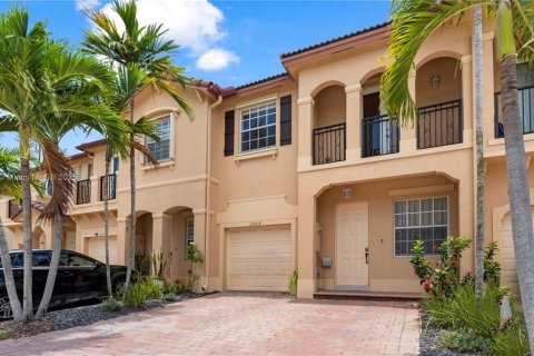Condo in Miami, Florida, 3 bedrooms  № 1779738 - photo 2