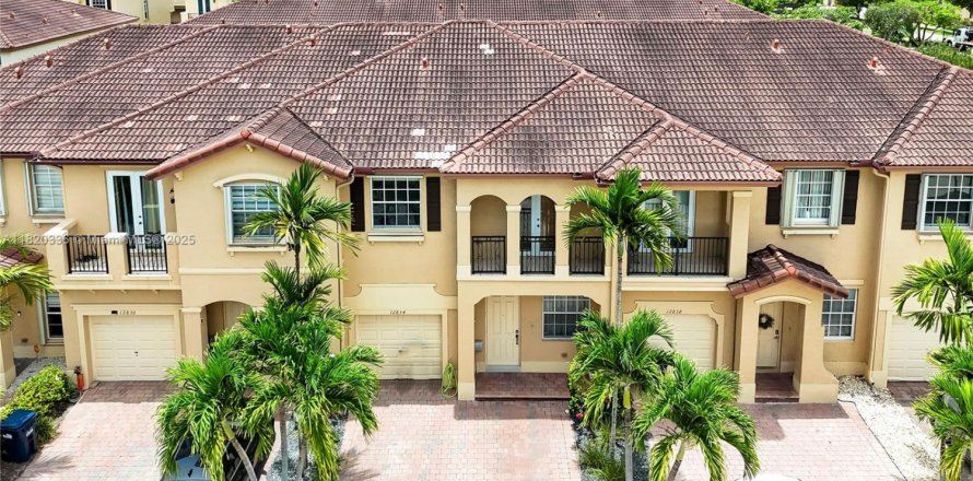 Condo in Miami, Florida, 3 bedrooms № 1779738