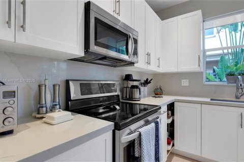 Condo in Miami, Florida, 3 bedrooms  № 1779738 - photo 15