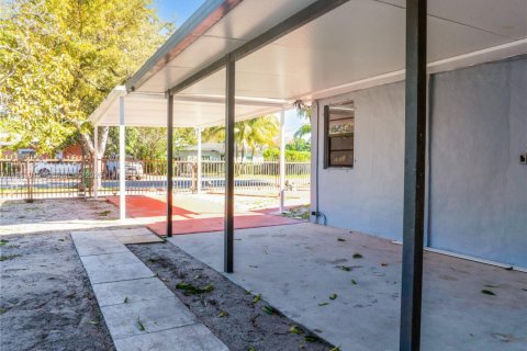 Villa ou maison à vendre à North Miami, Floride: 3 chambres, 131.46 m2 № 2025369 - photo 13