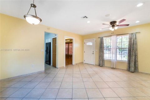 Villa ou maison à vendre à North Miami, Floride: 3 chambres, 131.46 m2 № 2025369 - photo 17