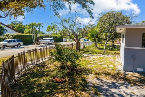 Villa ou maison à vendre à North Miami, Floride: 3 chambres, 131.46 m2 № 2025369 - photo 3