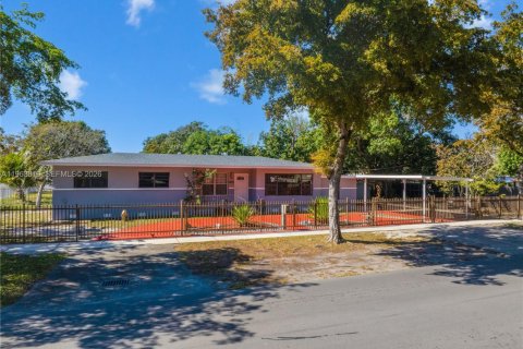 Villa ou maison à North Miami, Floride 3 chambres, 131.46 m2 № 2025369