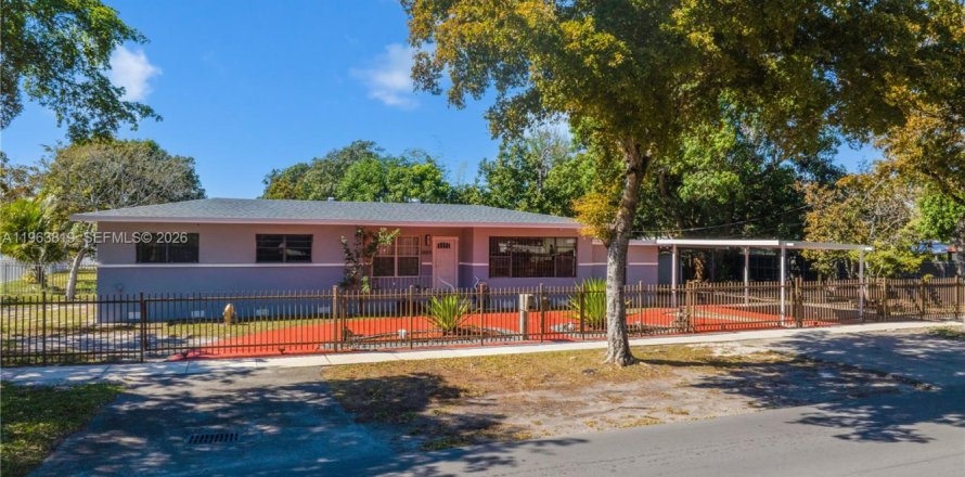 Villa ou maison à North Miami, Floride 3 chambres, 131.46 m2 № 2025369