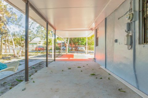 Villa ou maison à vendre à North Miami, Floride: 3 chambres, 131.46 m2 № 2025369 - photo 8