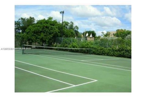 Copropriété à louer à Hialeah, Floride: 1 chambre, 82.4 m2 № 2177617 - photo 6