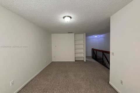 Copropriété à louer à Hialeah, Floride: 1 chambre, 82.4 m2 № 2177617 - photo 3
