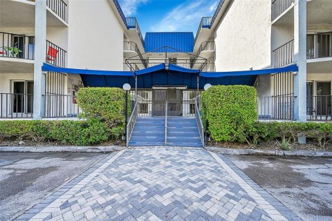 Condo in Fort Lauderdale, Florida, 2 bedrooms  № 2326785 - photo 5