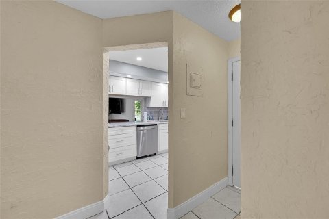 Condo in Fort Lauderdale, Florida, 2 bedrooms  № 2326785 - photo 7
