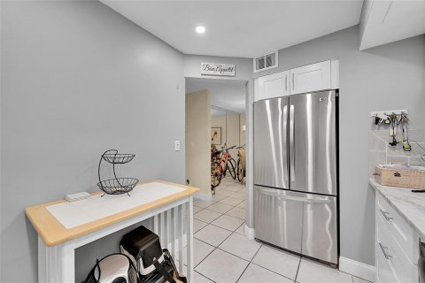 Condo in Fort Lauderdale, Florida, 2 bedrooms  № 2326785 - photo 10