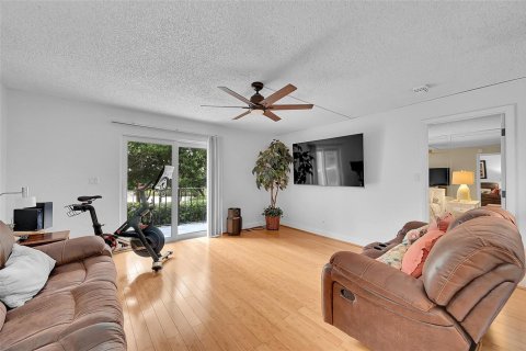 Condo in Fort Lauderdale, Florida, 2 bedrooms  № 2326785 - photo 14