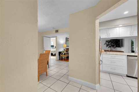 Condo in Fort Lauderdale, Florida, 2 bedrooms  № 2326785 - photo 6