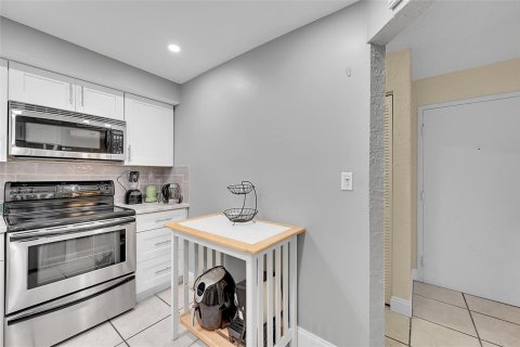 Condo in Fort Lauderdale, Florida, 2 bedrooms  № 2326785 - photo 9