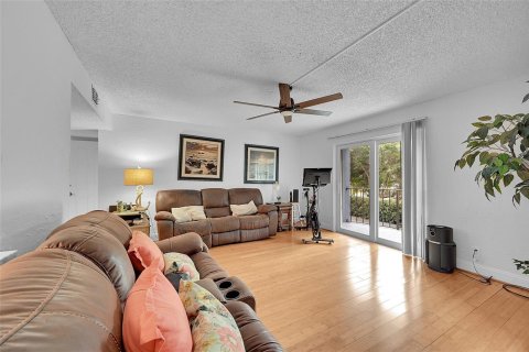Condo in Fort Lauderdale, Florida, 2 bedrooms  № 2326785 - photo 17