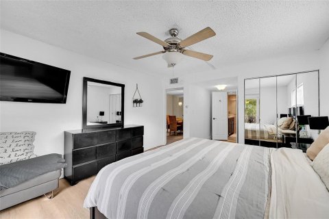 Condo in Fort Lauderdale, Florida, 2 bedrooms  № 2326785 - photo 21