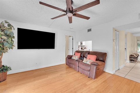 Condo in Fort Lauderdale, Florida, 2 bedrooms  № 2326785 - photo 15