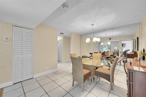 Condo in Fort Lauderdale, Florida, 2 bedrooms  № 2326785 - photo 13