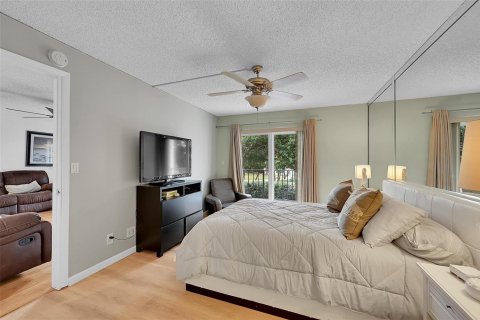 Condo in Fort Lauderdale, Florida, 2 bedrooms  № 2326785 - photo 25