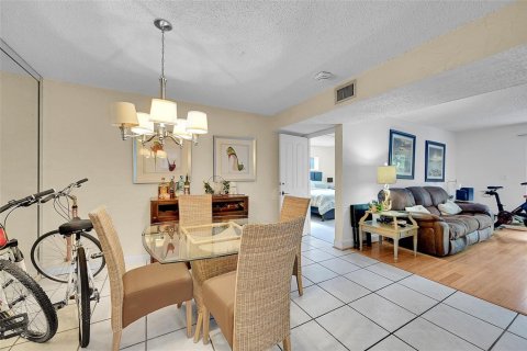 Condo in Fort Lauderdale, Florida, 2 bedrooms  № 2326785 - photo 12
