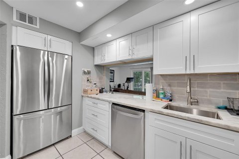 Condo in Fort Lauderdale, Florida, 2 bedrooms  № 2326785 - photo 11