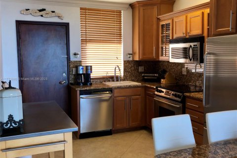 Copropriété à vendre à Hallandale Beach, Floride: 2 chambres, 78.04 m2 № 1960147 - photo 4
