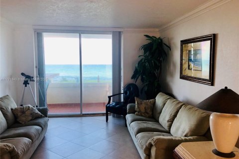 Copropriété à vendre à Hallandale Beach, Floride: 2 chambres, 78.04 m2 № 1960147 - photo 5