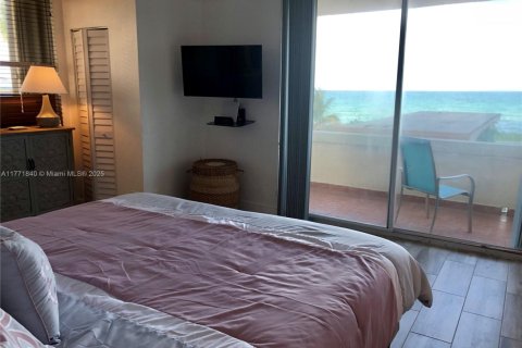 Copropriété à vendre à Hallandale Beach, Floride: 2 chambres, 78.04 m2 № 1960147 - photo 6