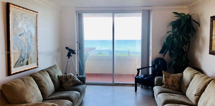 Condo à Hallandale Beach, Floride, 2 chambres  № 1960147