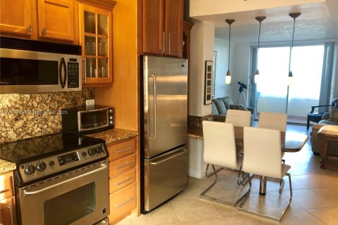 Copropriété à vendre à Hallandale Beach, Floride: 2 chambres, 78.04 m2 № 1960147 - photo 3