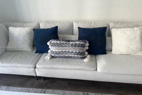 Copropriété à louer à Miami, Floride: 2 chambres, 91.51 m2 № 1856827 - photo 2